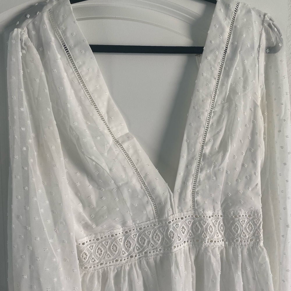 Gorgeous white v neck dress with lace detail